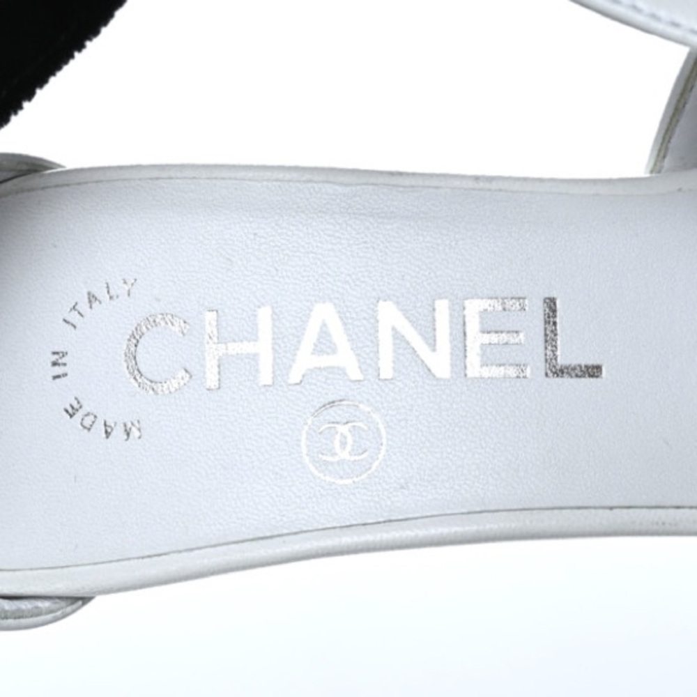 CHANEL 
Lambskin Velvet Cap Toe Bow Pumps  Size 40 - Picture 8 of 12